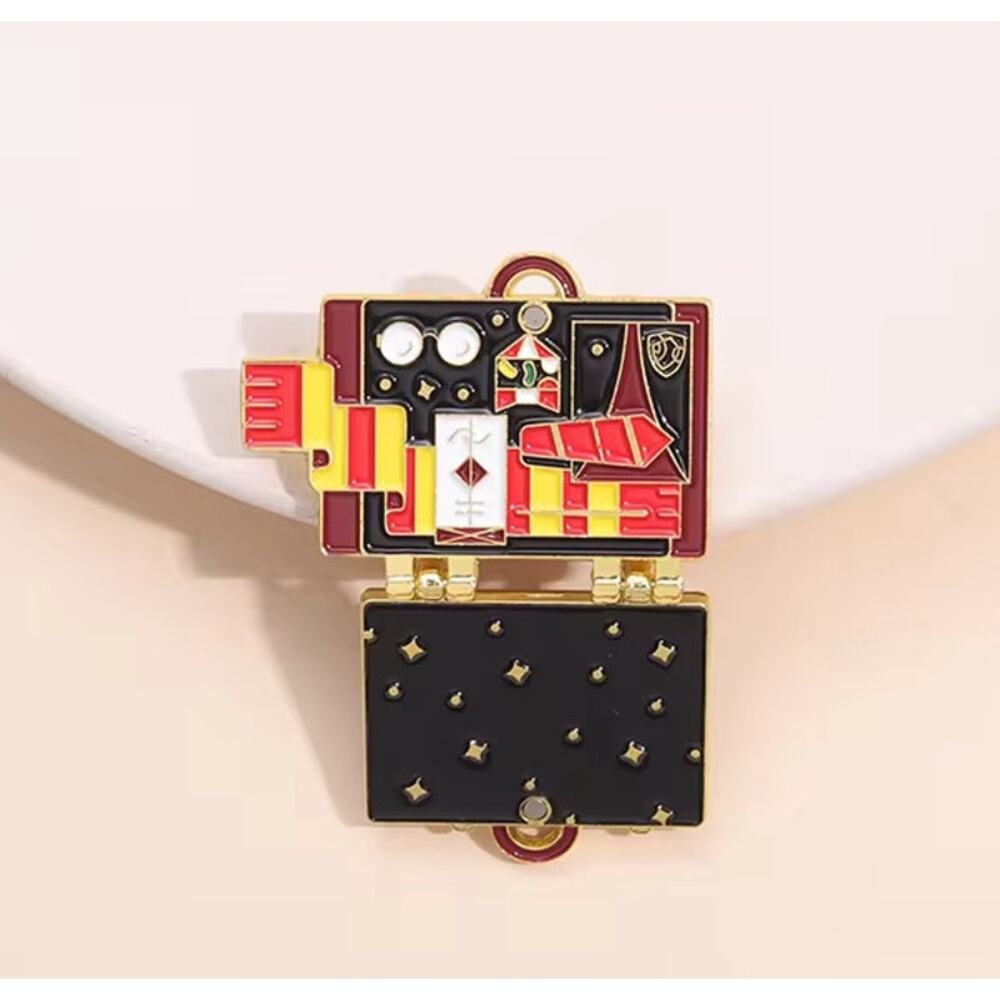 Harry Potter Hogwarts Suitcase School Trunk Enamel Pin 209-2